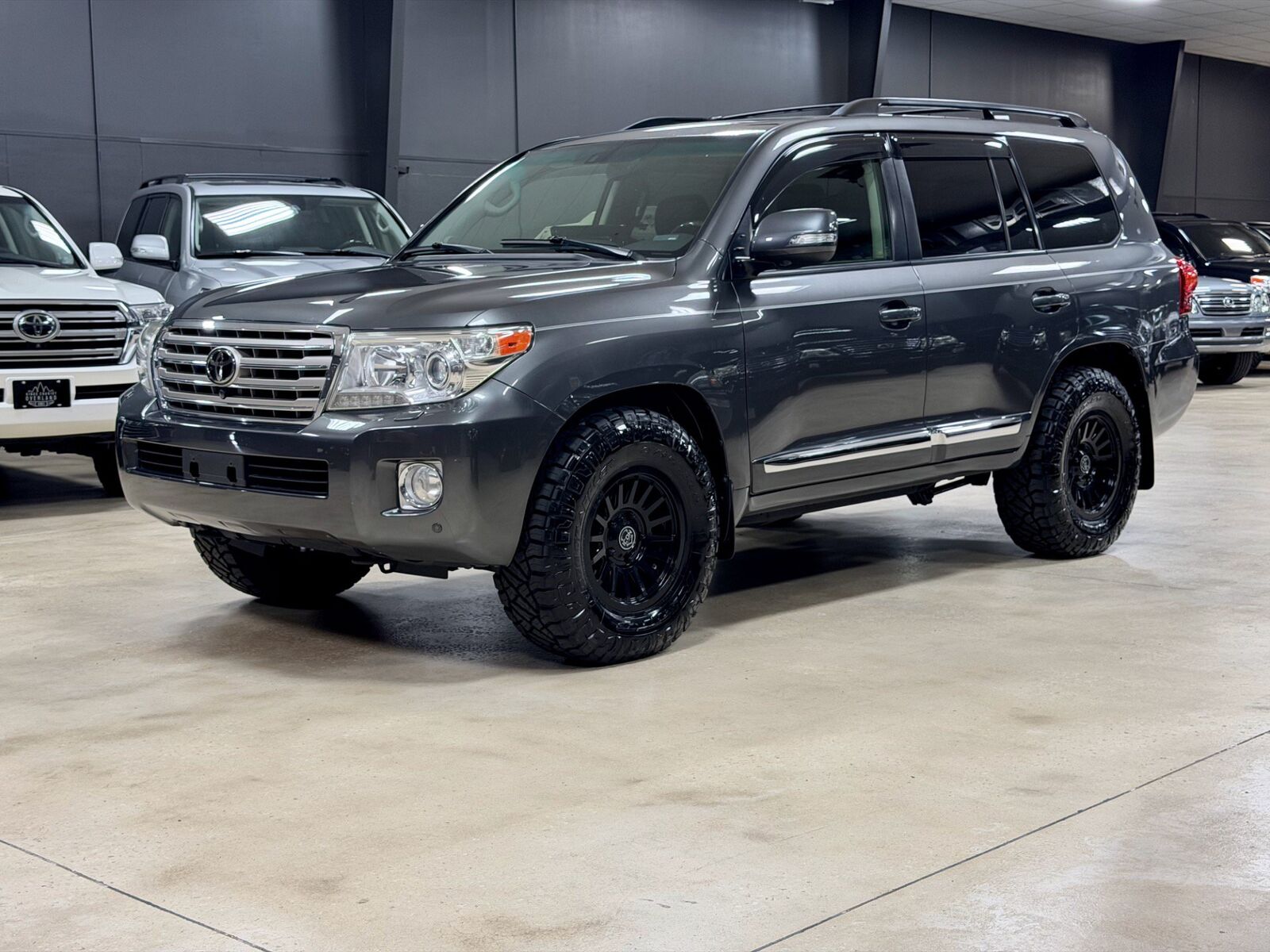 2013 TOYOTA Land Cruiser