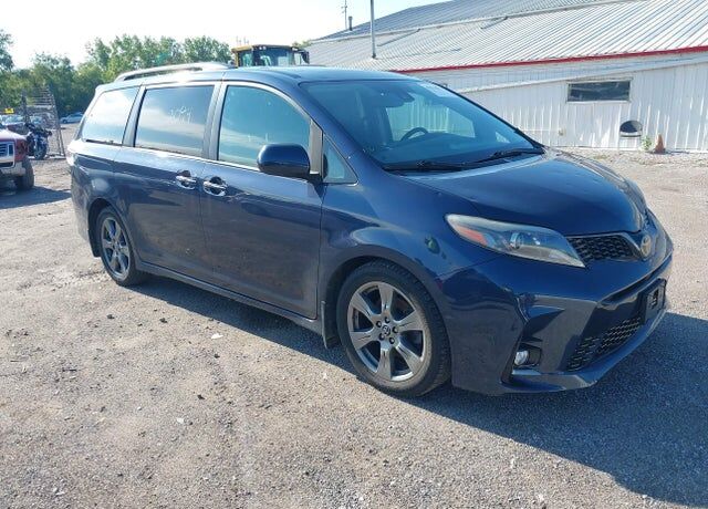 2018 TOYOTA Sienna