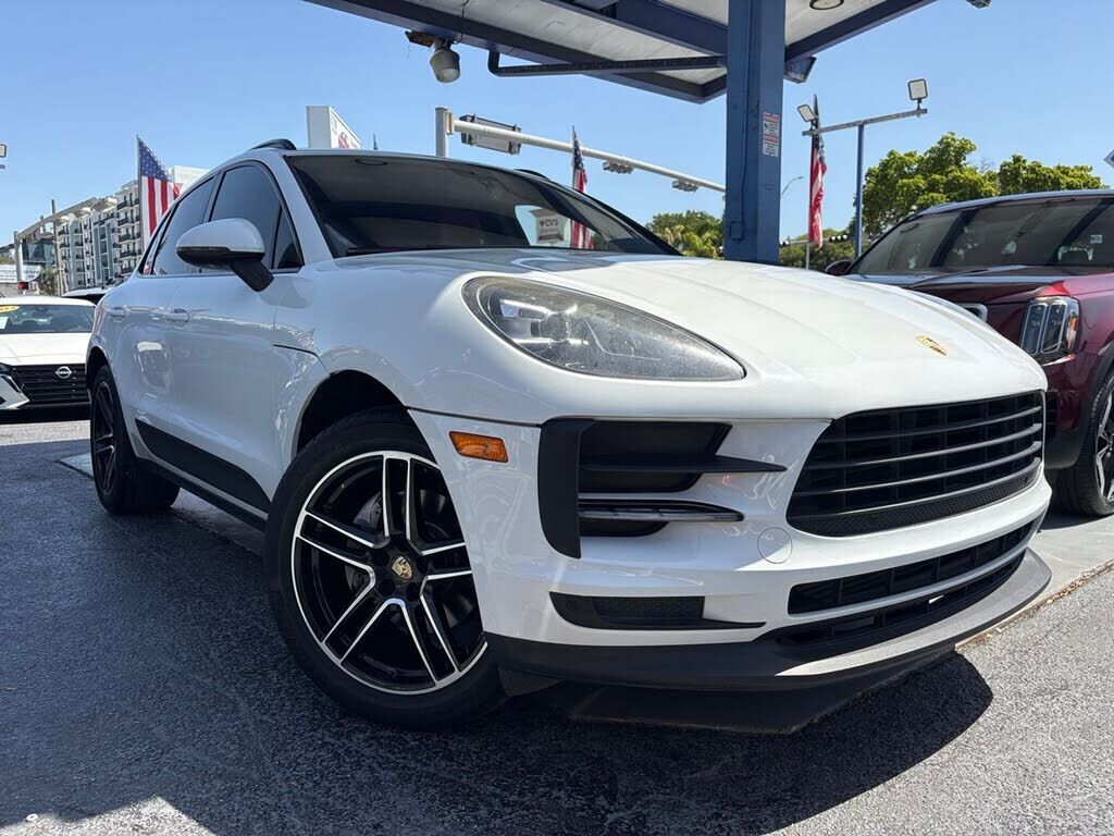 2020 PORSCHE Macan