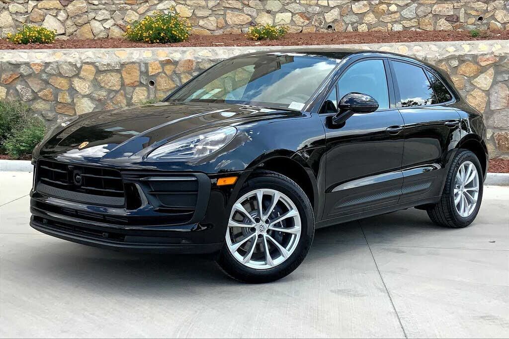 2025 PORSCHE Macan