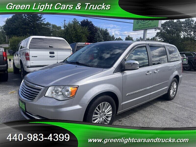 2016 CHRYSLER Town and Country