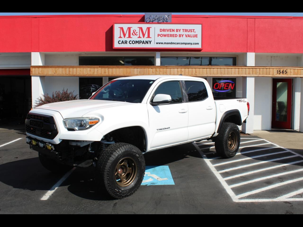 2018 TOYOTA Tacoma