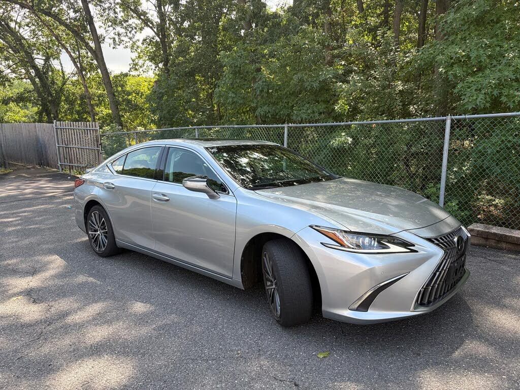 2024 LEXUS ES