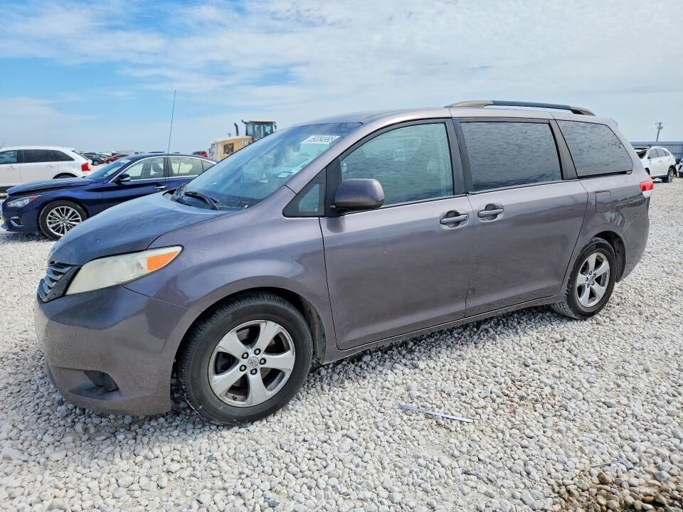 2014 TOYOTA Sienna