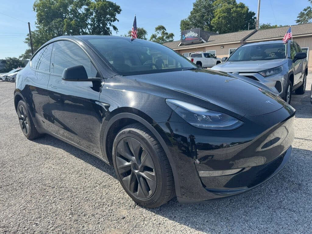 2025 TESLA Model Y