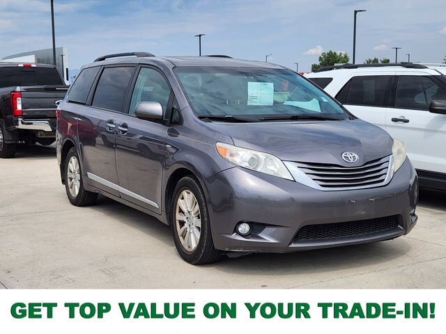 2017 TOYOTA Sienna