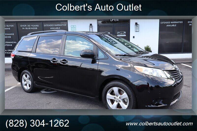 2011 TOYOTA Sienna