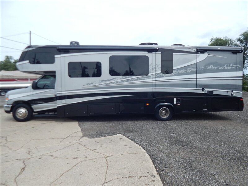 2018 FORD E-450