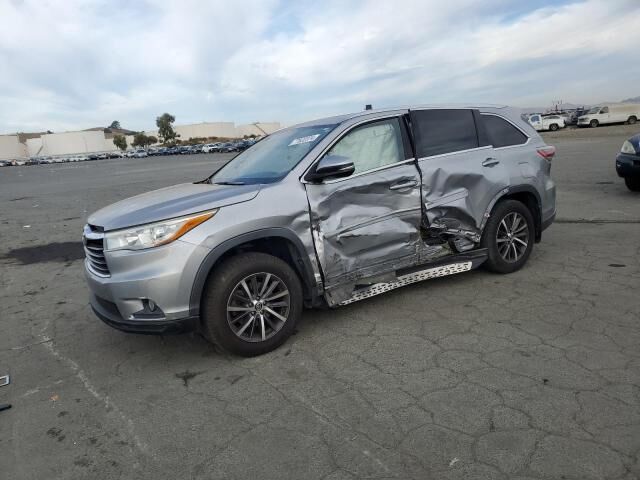 2016 TOYOTA Highlander