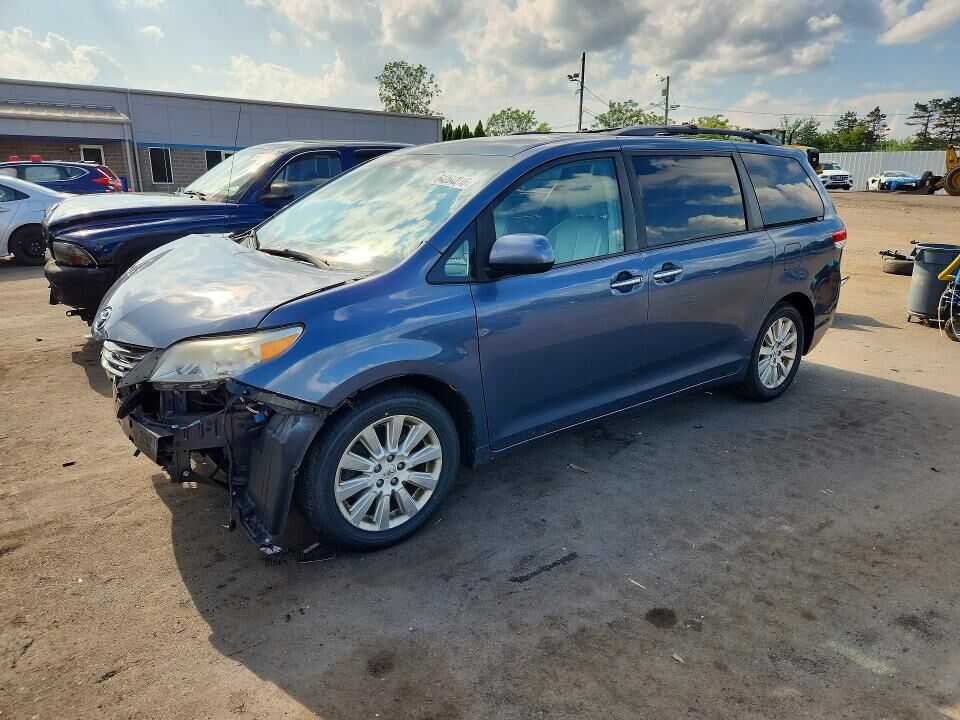 2013 TOYOTA Sienna
