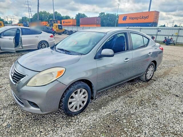2012 NISSAN Versa