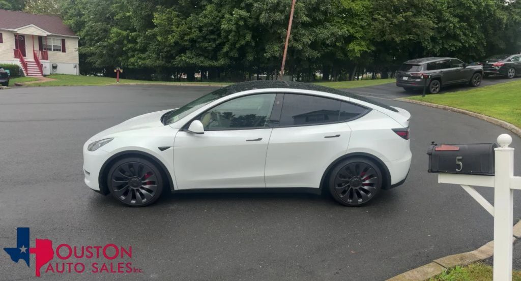 2024 TESLA Model Y