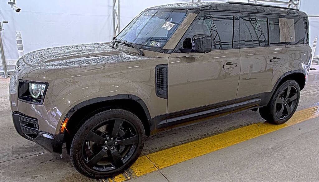 2022 LAND ROVER Defender