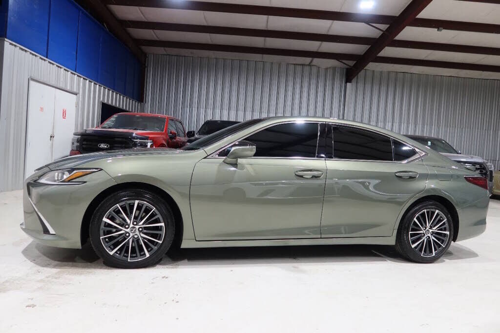 2025 LEXUS ES