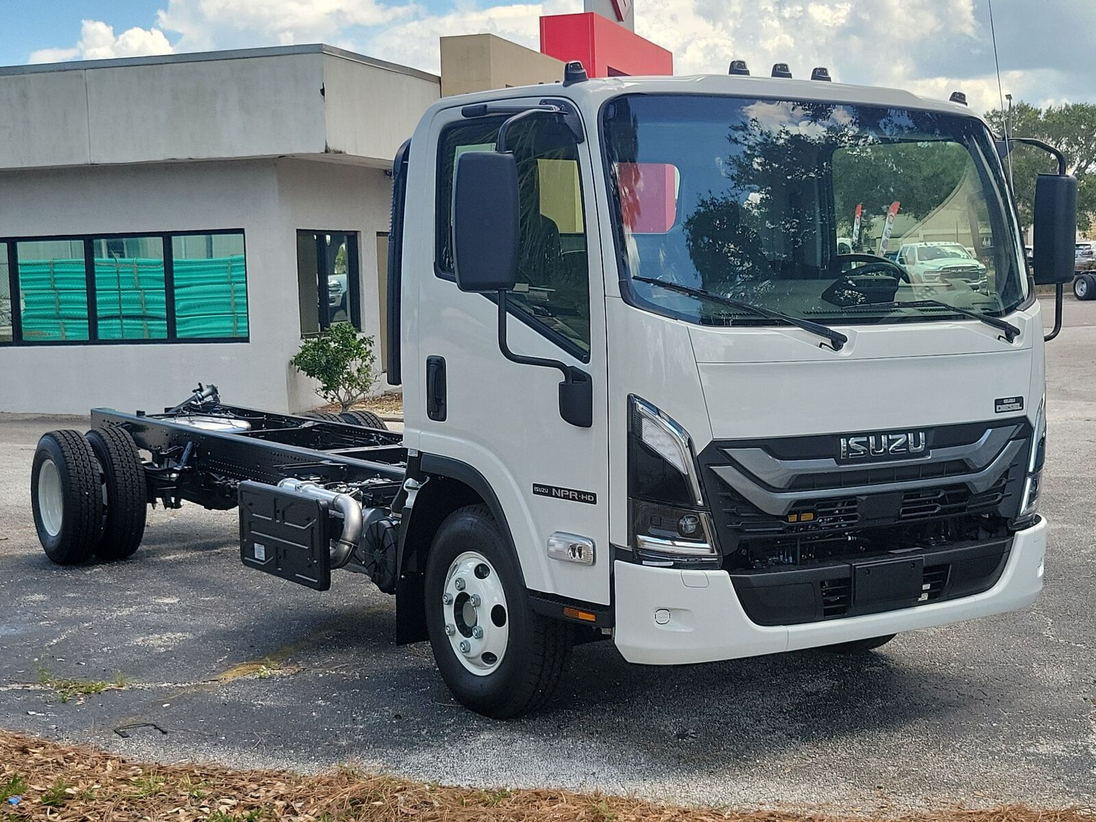 2027 ISUZU NPR-HD