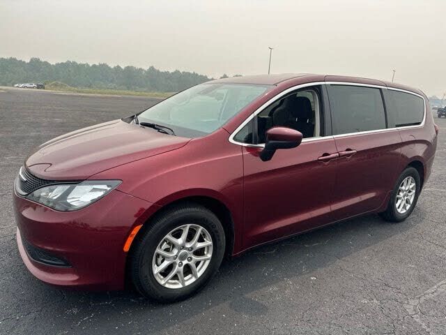 2023 CHRYSLER Voyager