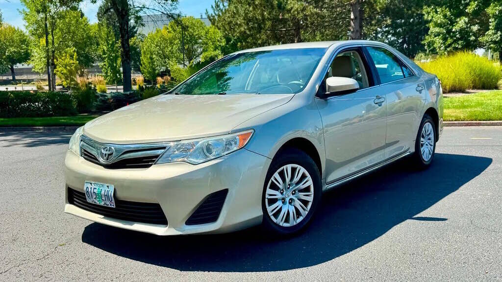 2014 TOYOTA Camry