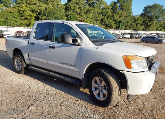 2015 NISSAN Titan