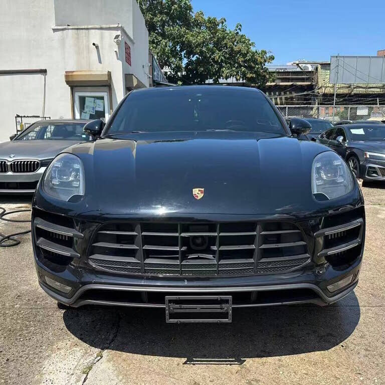 2017 PORSCHE Macan