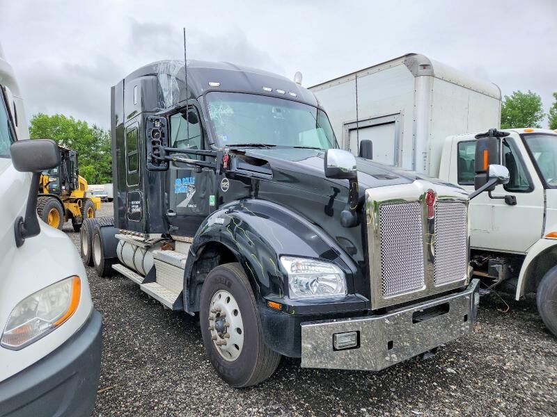 2022 KENWORTH T880