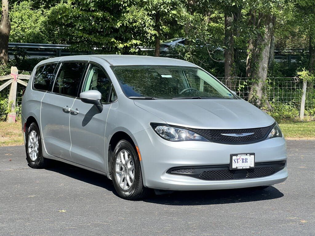 2023 CHRYSLER Voyager