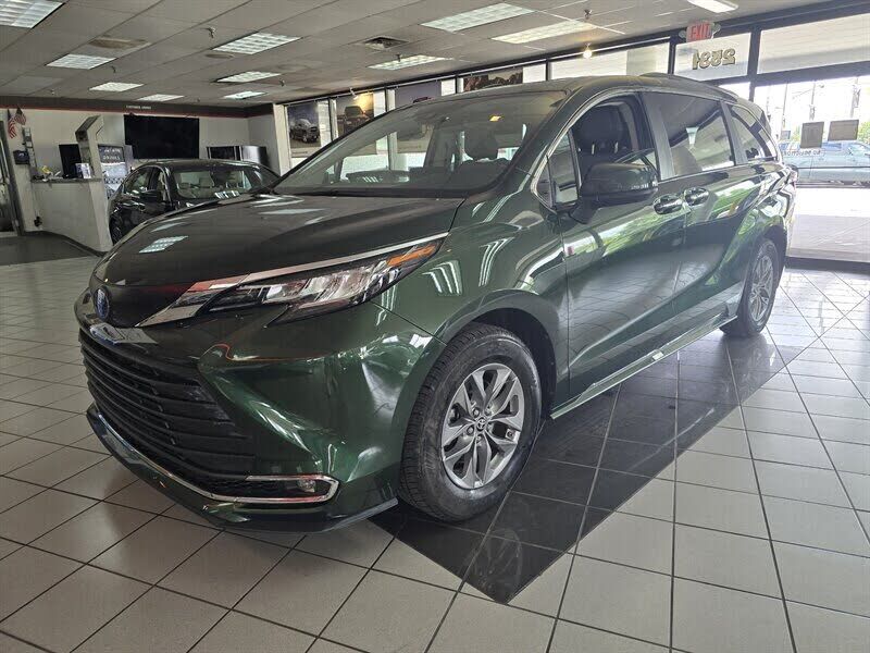 2024 TOYOTA Sienna