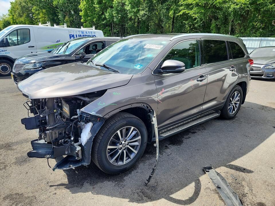 2017 TOYOTA Highlander