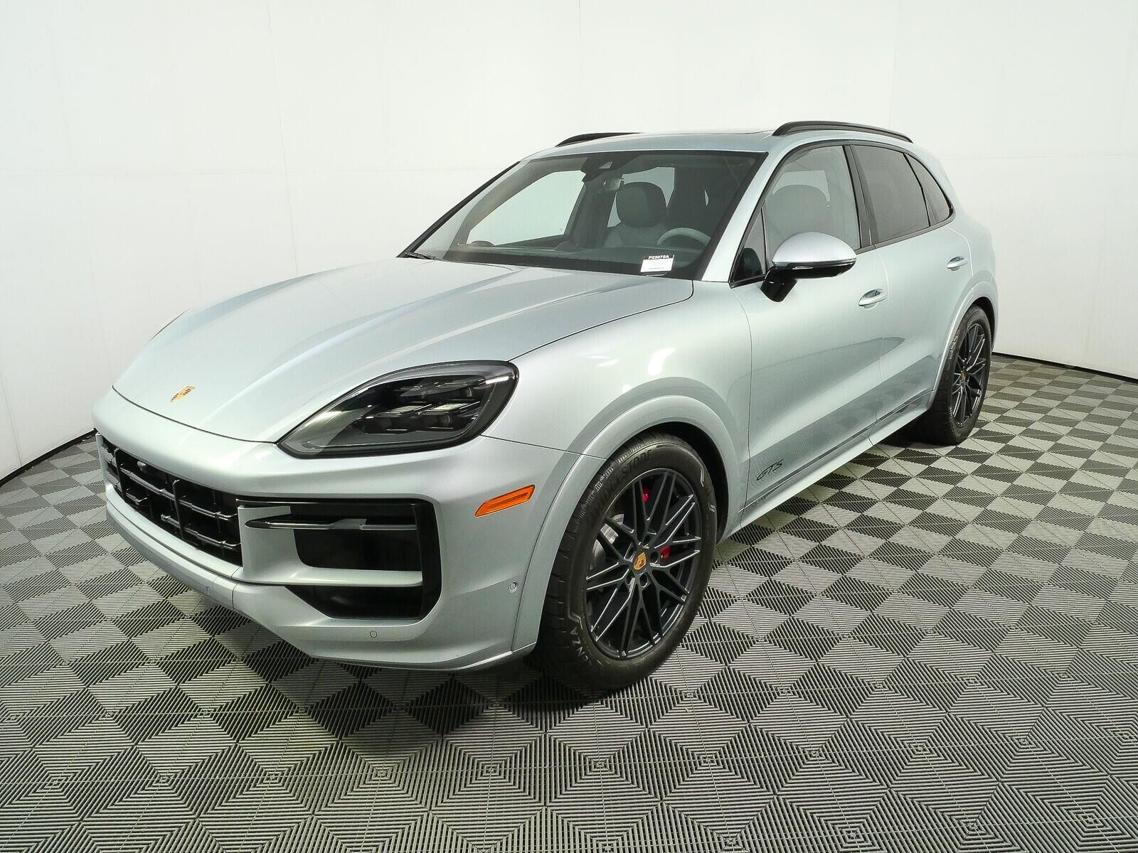 2025 PORSCHE Cayenne