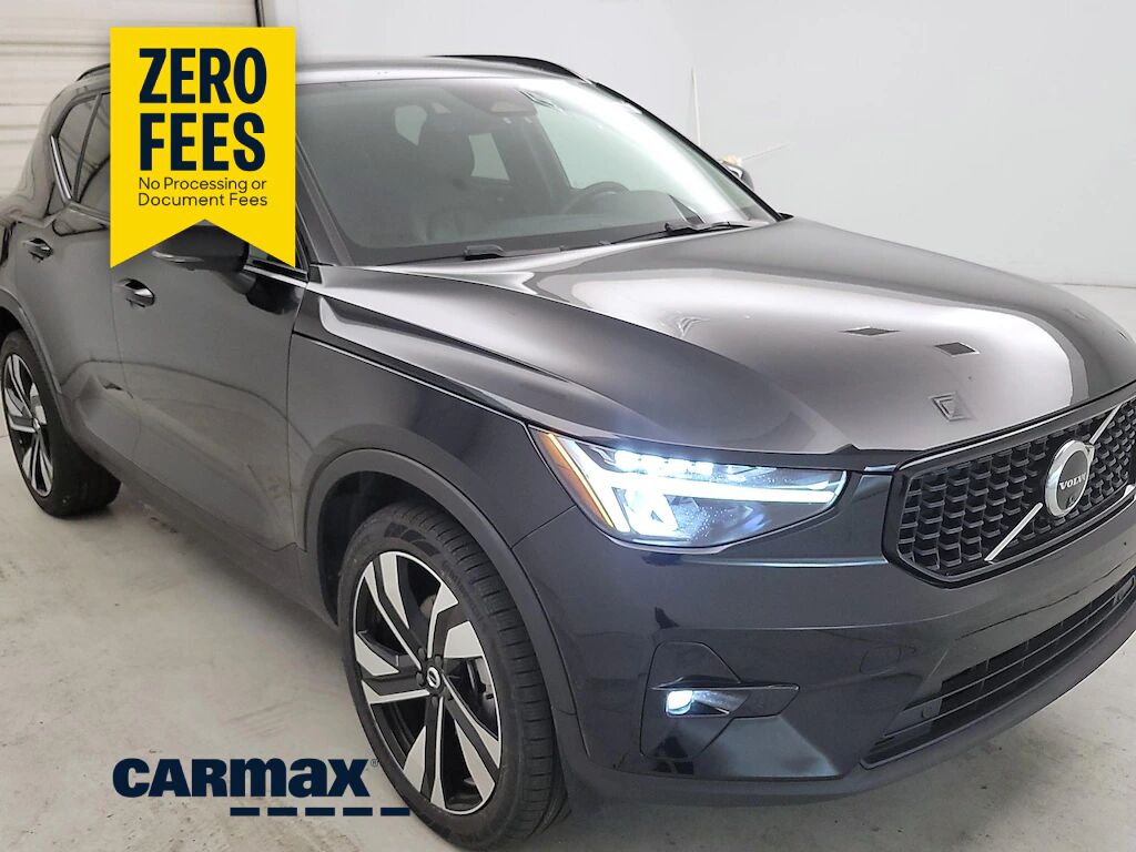 2024 VOLVO XC40