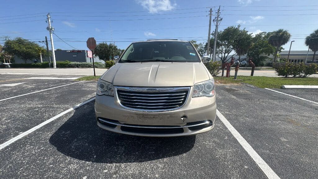 2015 CHRYSLER Town and Country