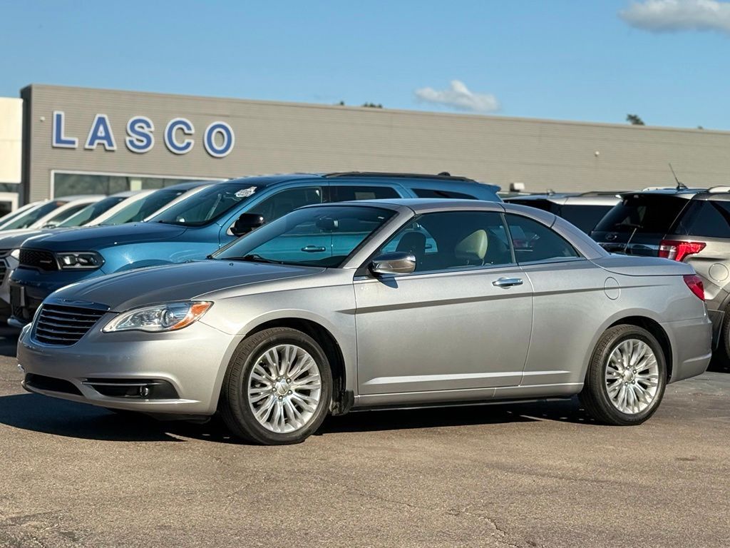 2013 CHRYSLER 200