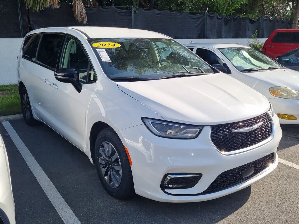 2024 CHRYSLER Pacifica
