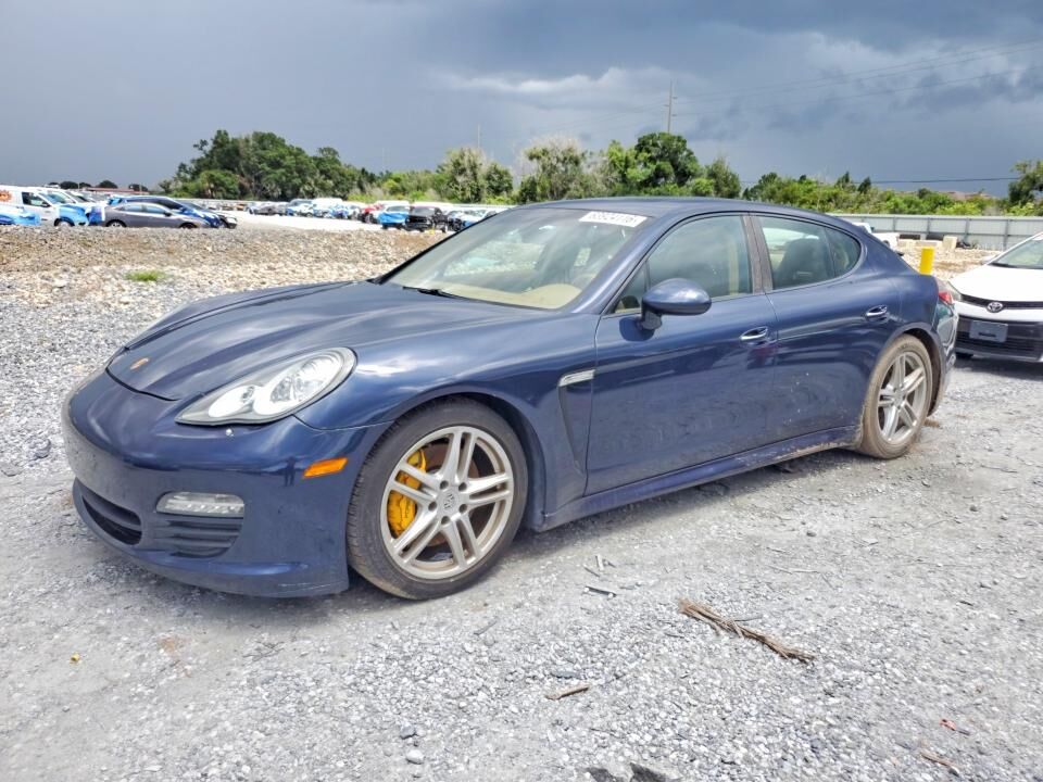2013 PORSCHE Panamera