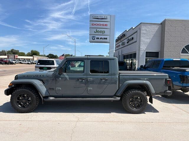 2025 JEEP Gladiator