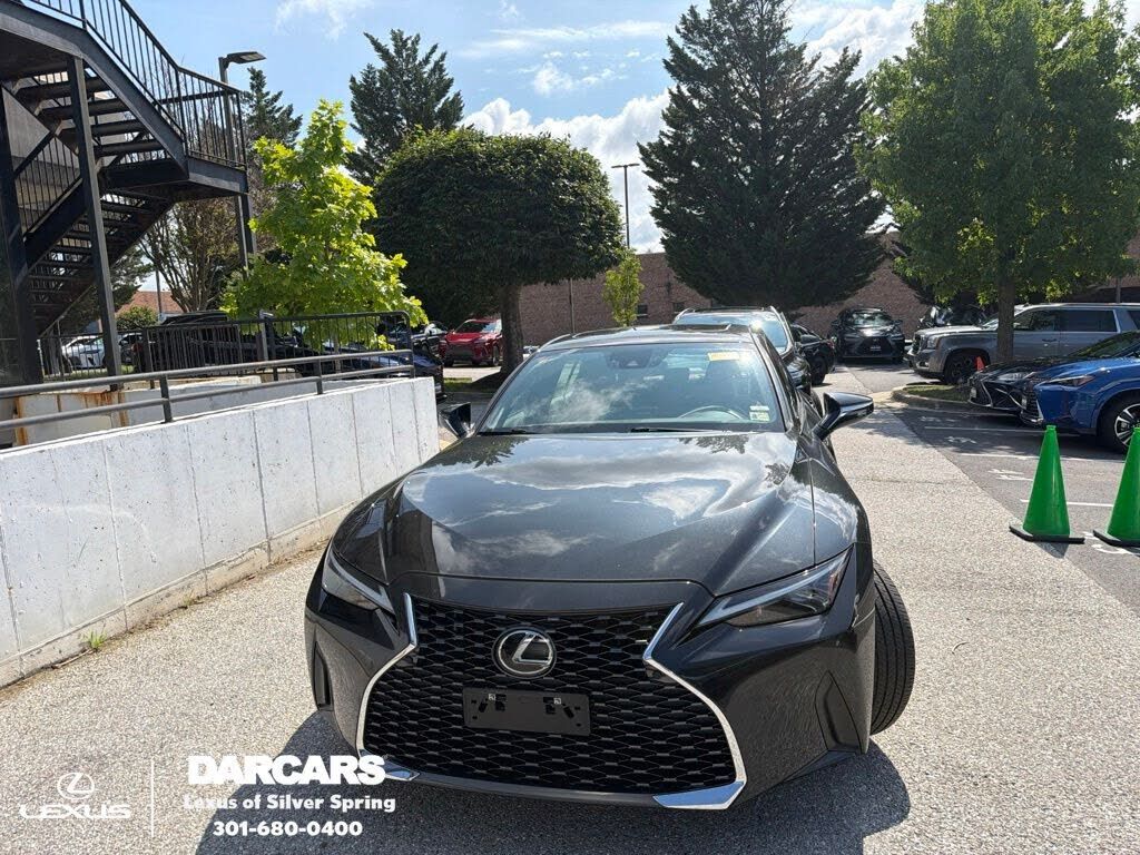 2022 LEXUS IS