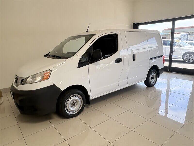 2017 NISSAN NV200