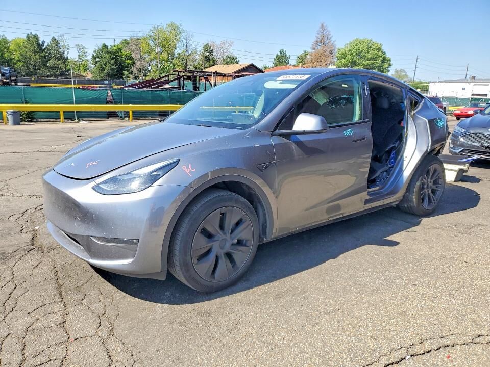 2024 TESLA Model Y