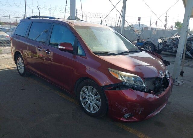 2017 TOYOTA Sienna
