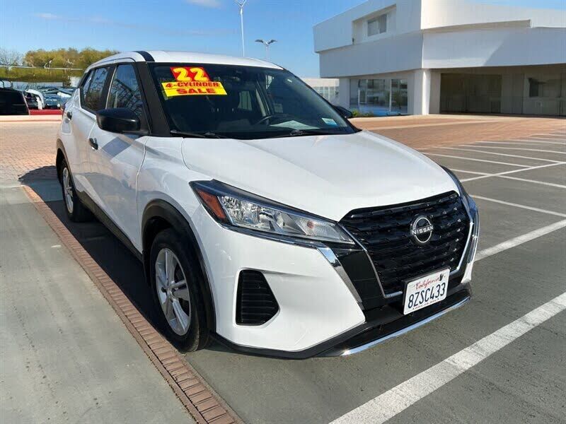 2022 NISSAN Kicks