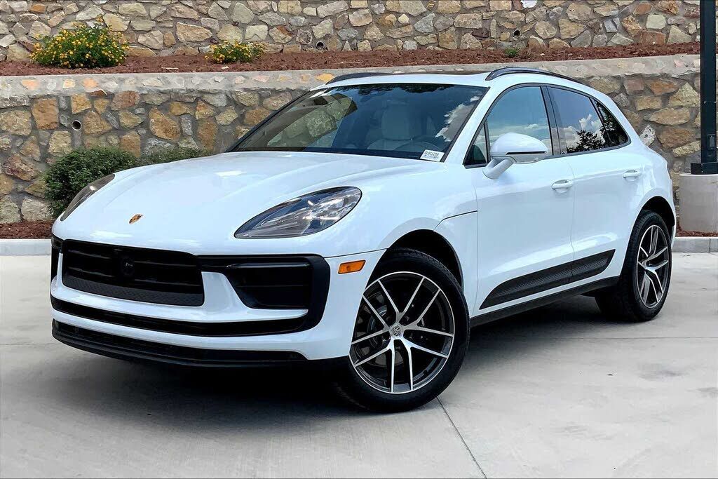2025 PORSCHE Macan