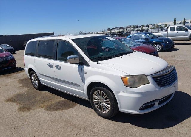 2014 CHRYSLER Town and Country