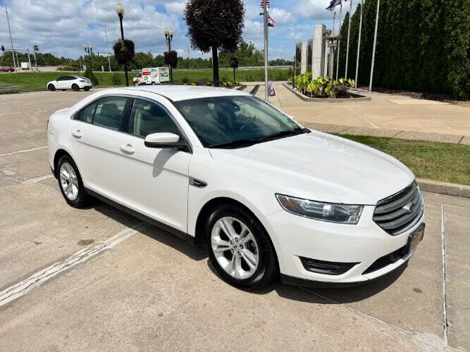 2015 FORD Taurus