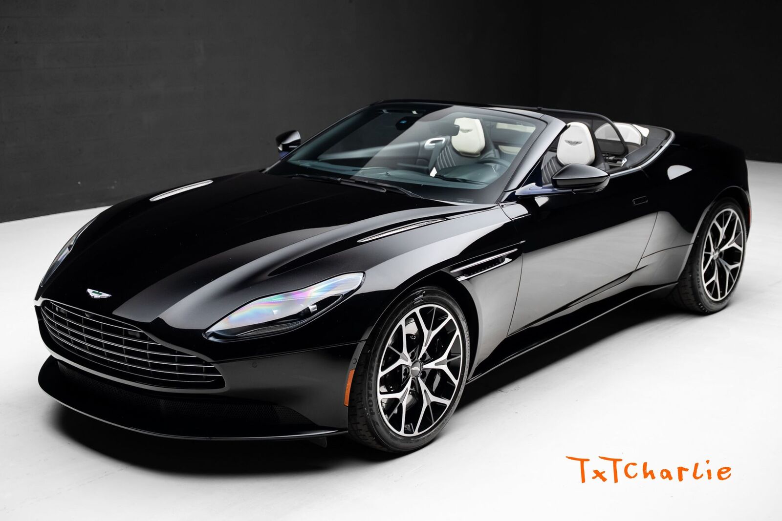 2019 ASTON MARTIN DB11
