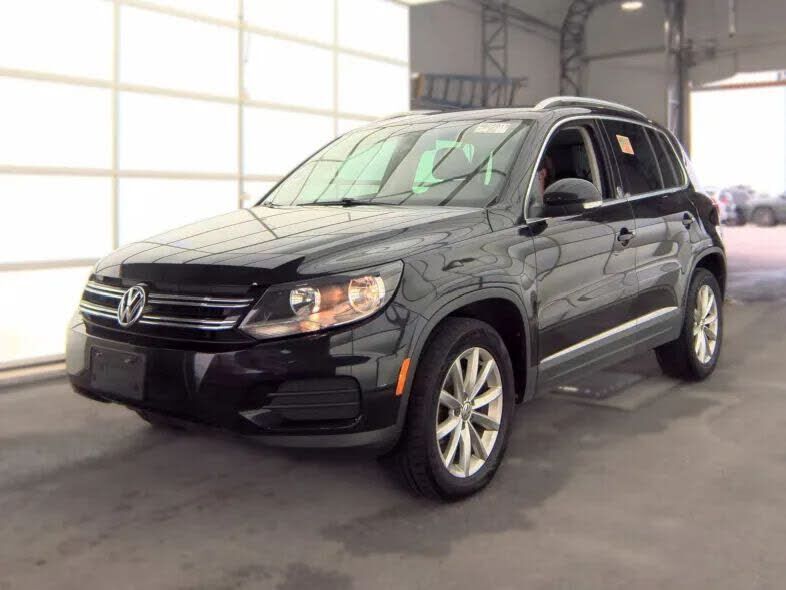 2017 VOLKSWAGEN Tiguan