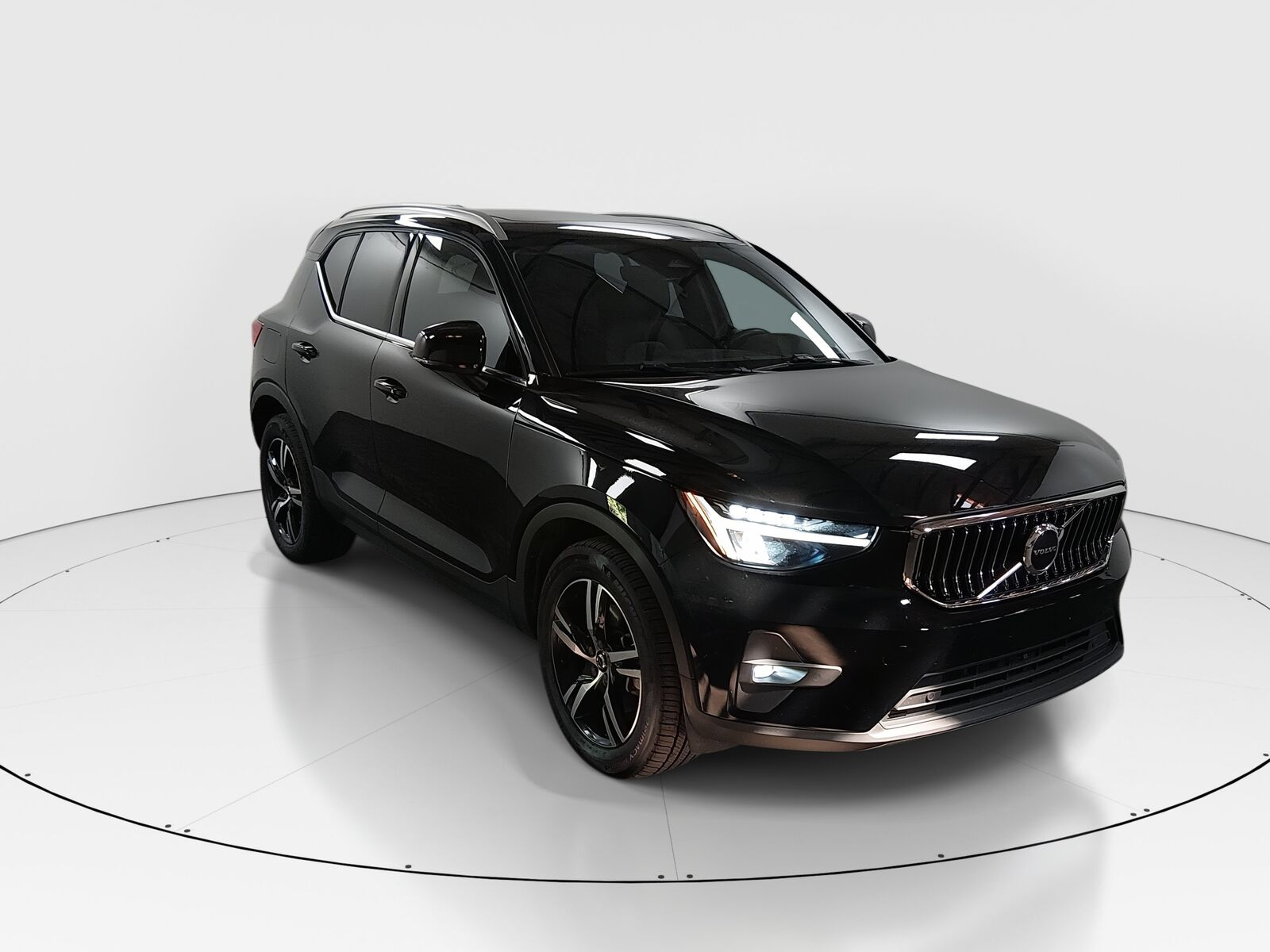 2023 VOLVO XC40