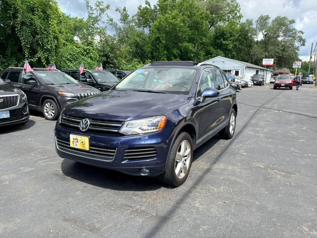 2011 VOLKSWAGEN Touareg