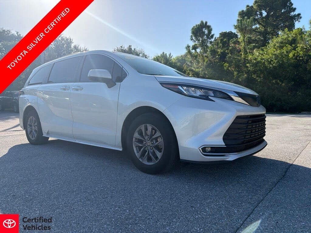 2023 TOYOTA Sienna