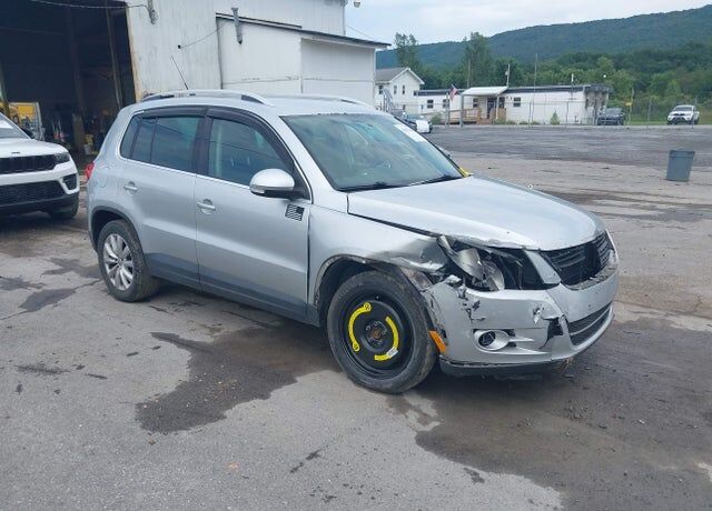 2011 VOLKSWAGEN Tiguan