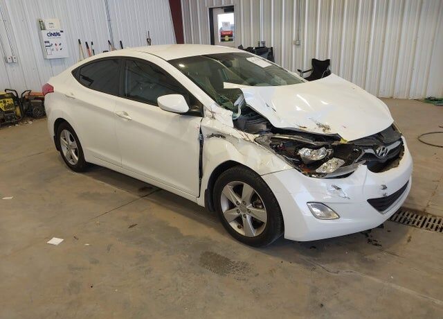 2013 HYUNDAI Elantra