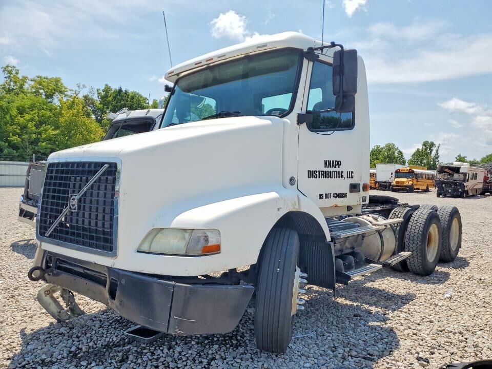 2007 VOLVO TRUCK VNM